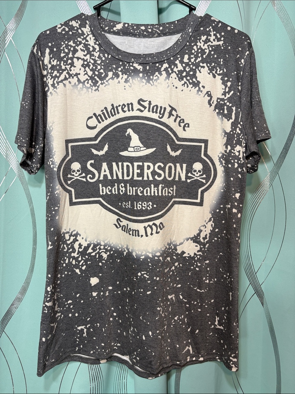 Gray and white splattered tshirt with Sanderson Bed & Breakfast Salem